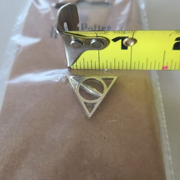 Deathly Hallows Charm Pin Badge Official Harry Potter Tokyo Warner Bros Studio - Picture 4 of 8